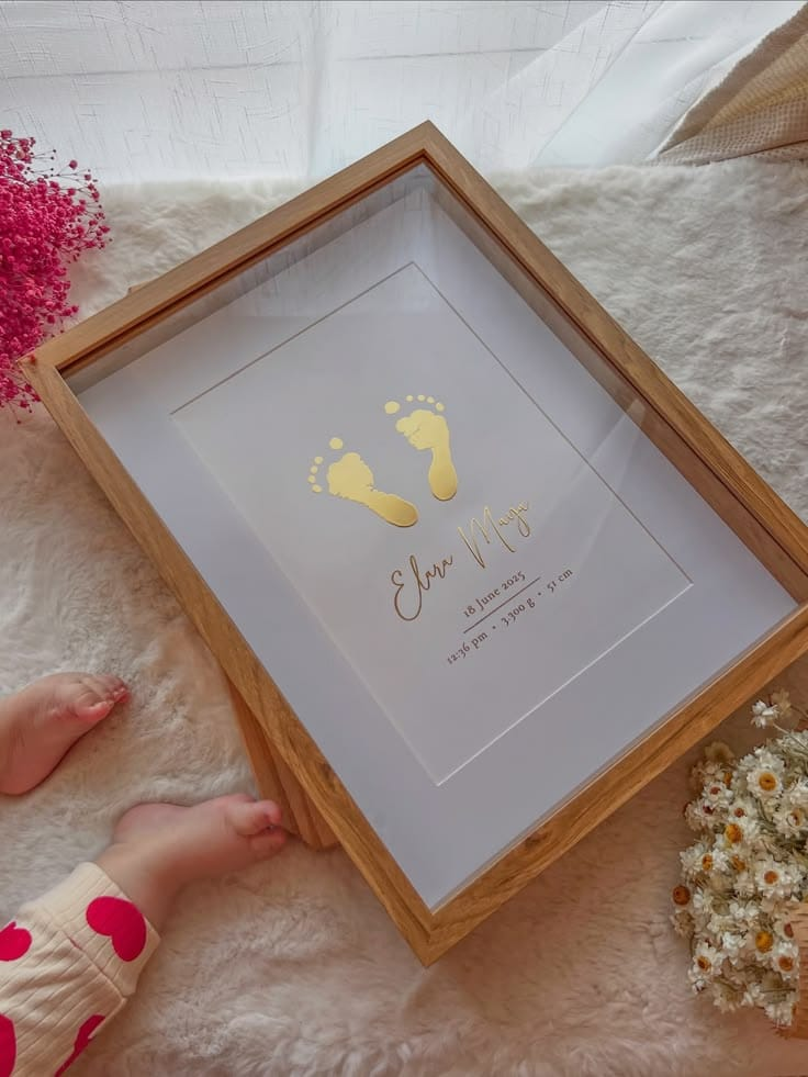 إطار تذكاري لبصمة قدم المولود